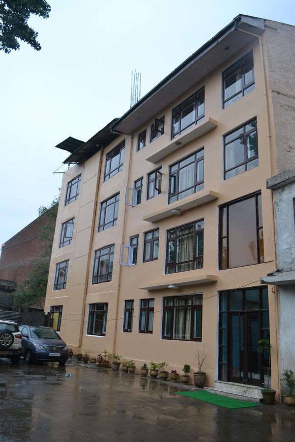 Royal Residency Hotel Srinagar  Exterior photo