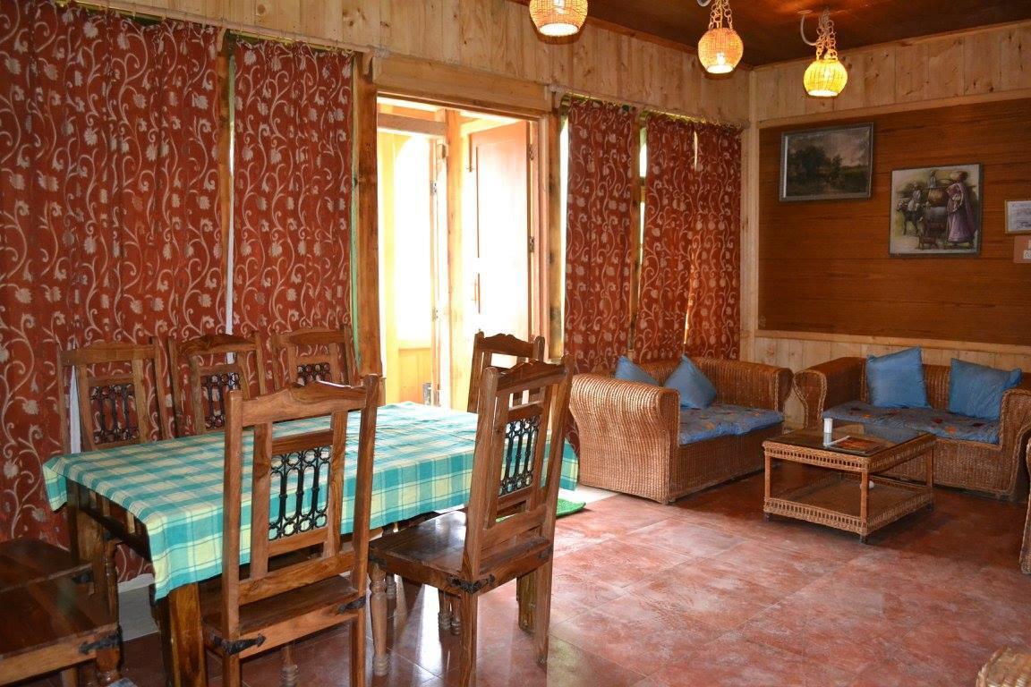 Royal Residency Hotel Srinagar  Exterior photo